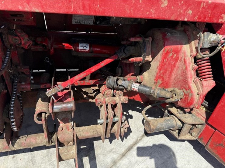 2015-new-holland-fp230-image-25