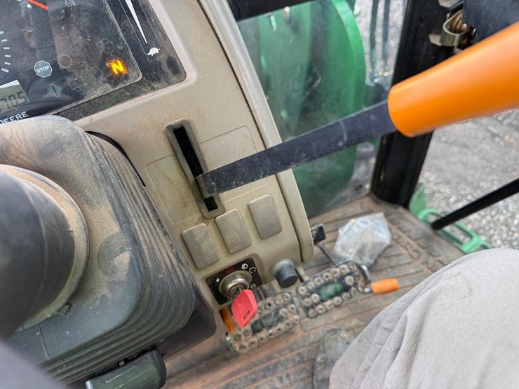 2012-john-deere-6115d-image-23