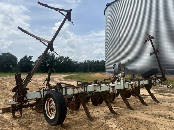 kmc-6-row-ripper-bedder-image-2