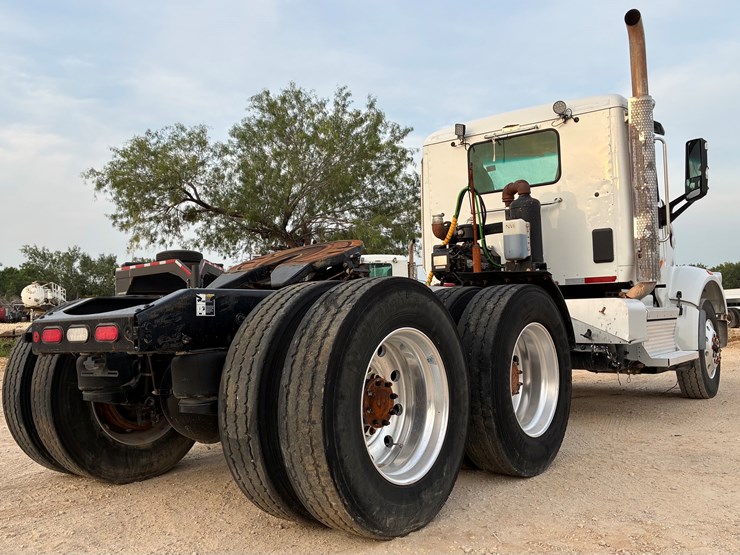 2020-peterbilt-567-image-4