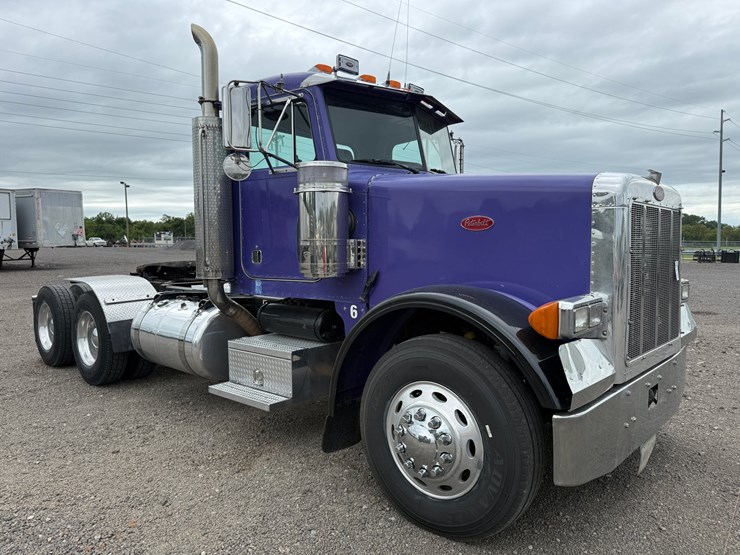 2000-peterbilt-378-image-1
