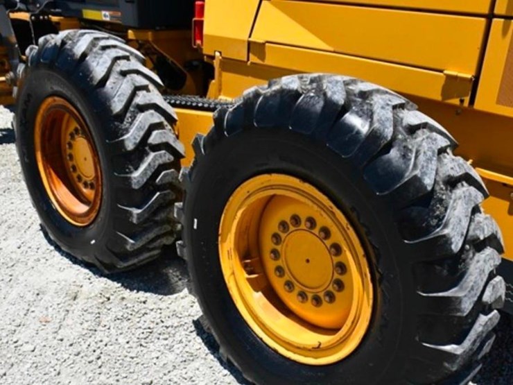 2019-deere-670g-image-4