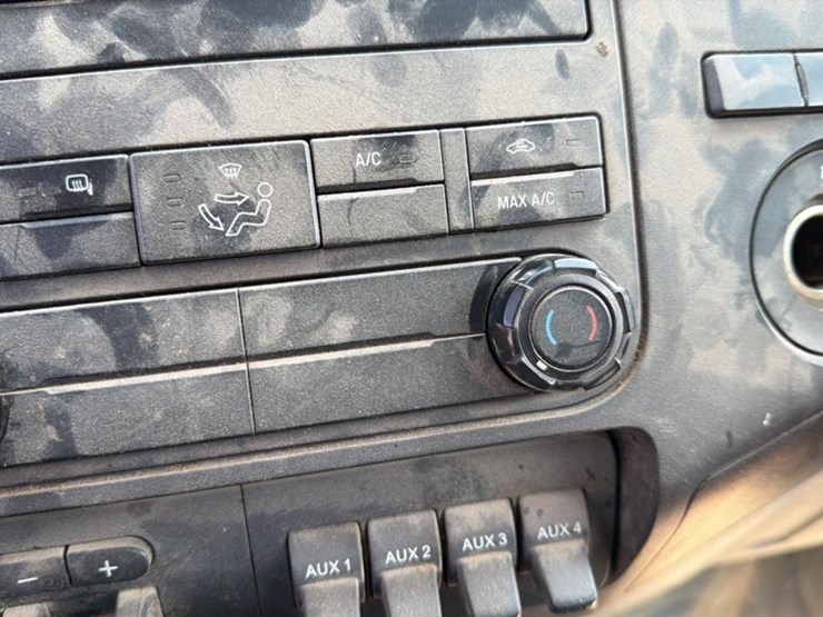 2013-ford-f550-image-33