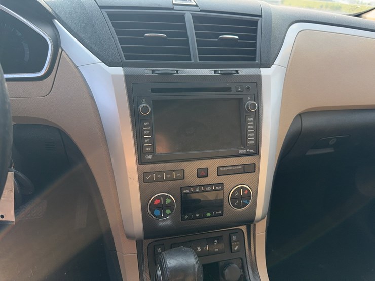 2010-chevrolet-traverse-image-37