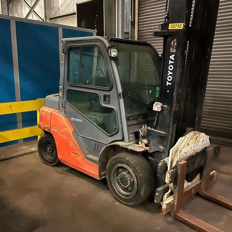 2015 Toyota 8FD35U 8,000lb. Diesel Forklift