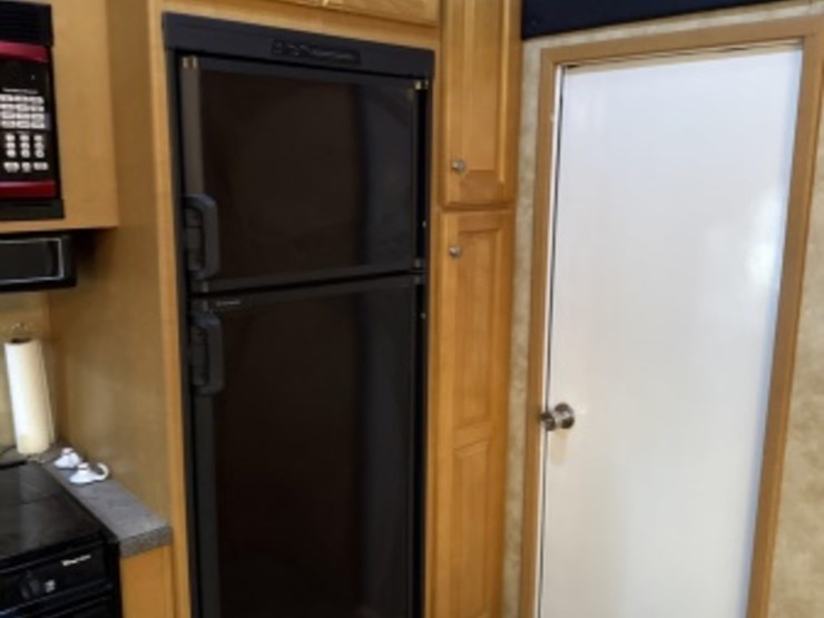 2008-heartland-cyclone-fifth-wheel-toyhauler-image-41