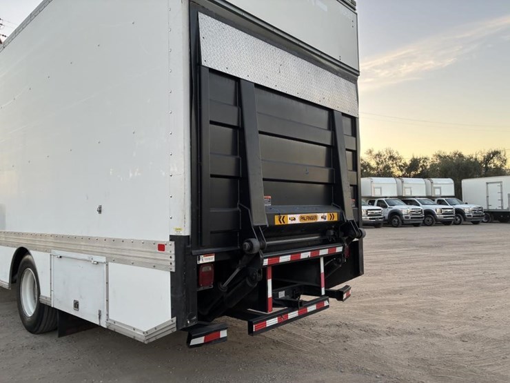 2016-ford-f650-xlt-image-5