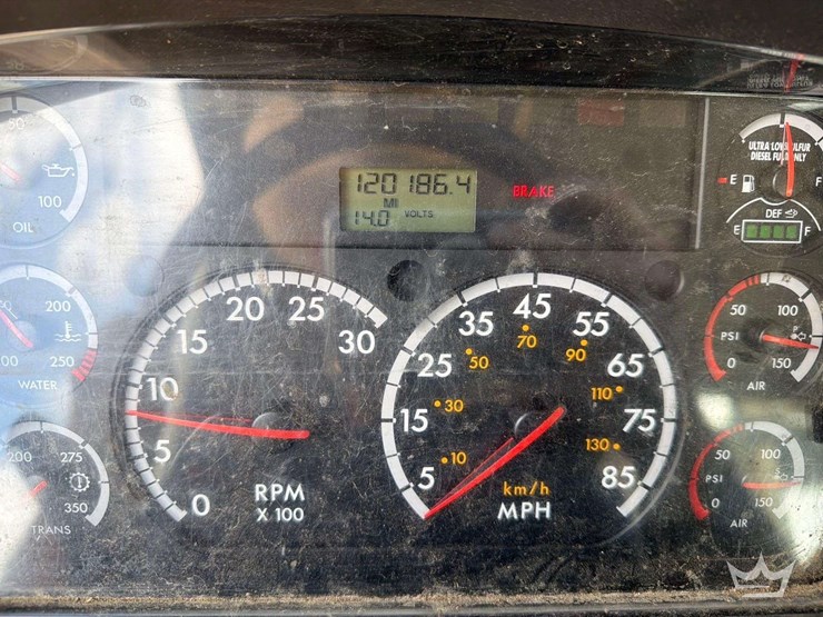 2016-freightliner-m2-106-image-10