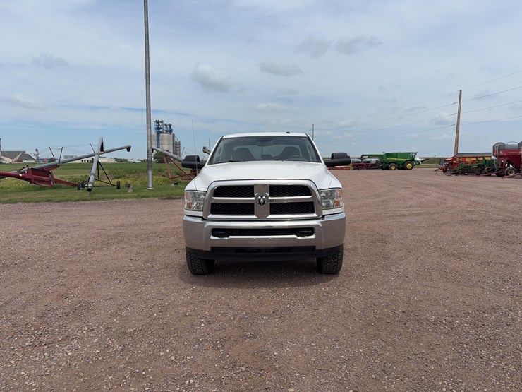 2015-dodge-3500-image-2