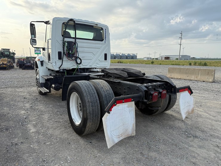 2008-international-durastar-4400-image-6