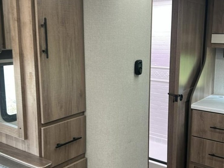 #140-•-2025-grand-design-imagine-xls-22mle-camper-image-48
