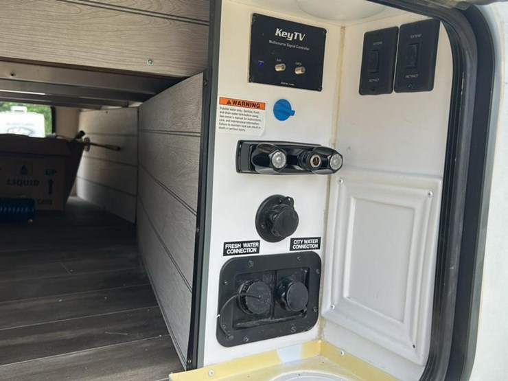 #142-•-2022-keystone-passport-grand-touring-series-2870rl-camper-image-13