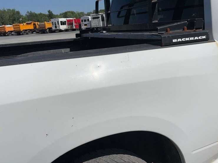 2019-ram-1500-classic-image-31