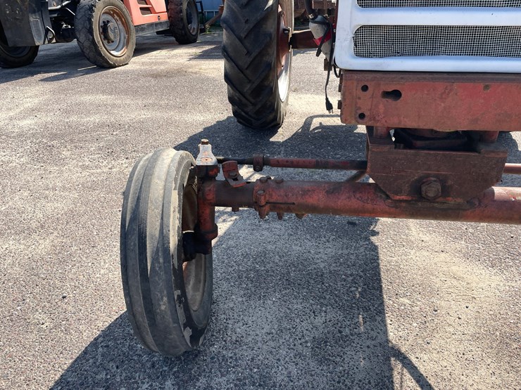 #2102-•-farmall-560-tractor-image-18