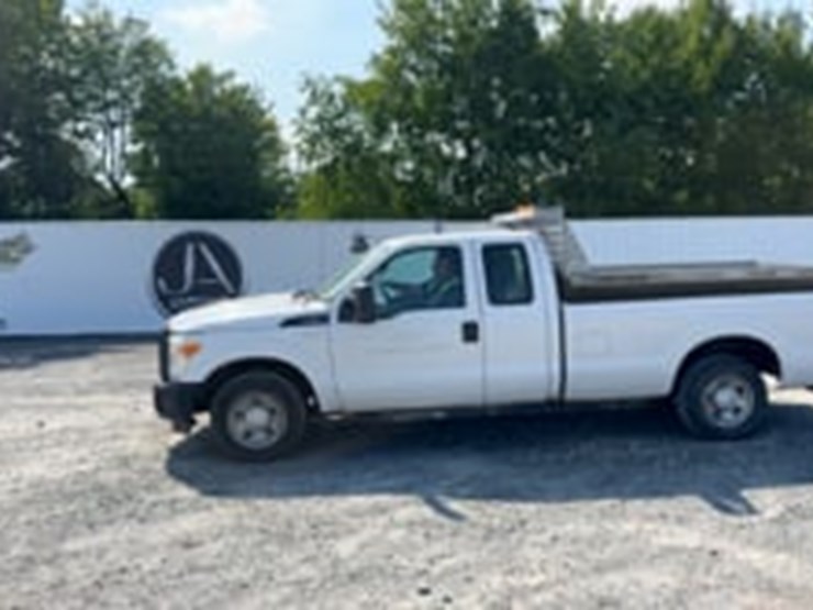 2014-ford-f250-xl-image-9