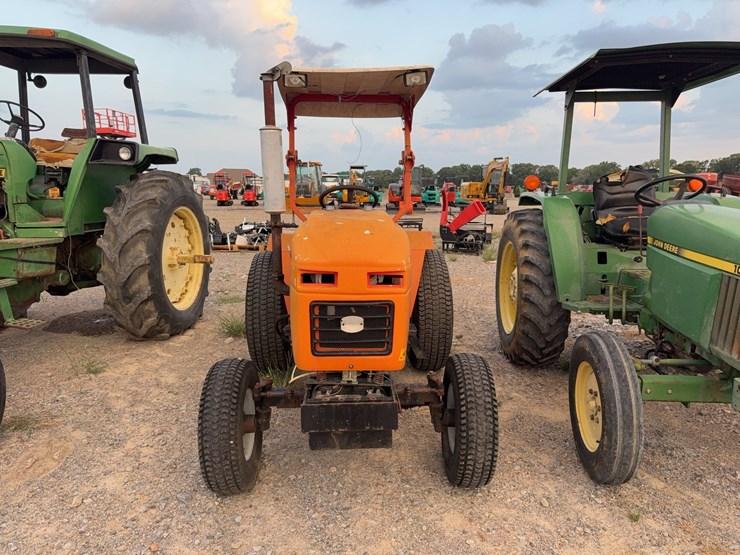 2004-tractor-king-200-image-3