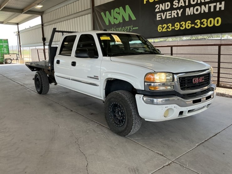 2005-gmc-sierra-2500hd-image-2