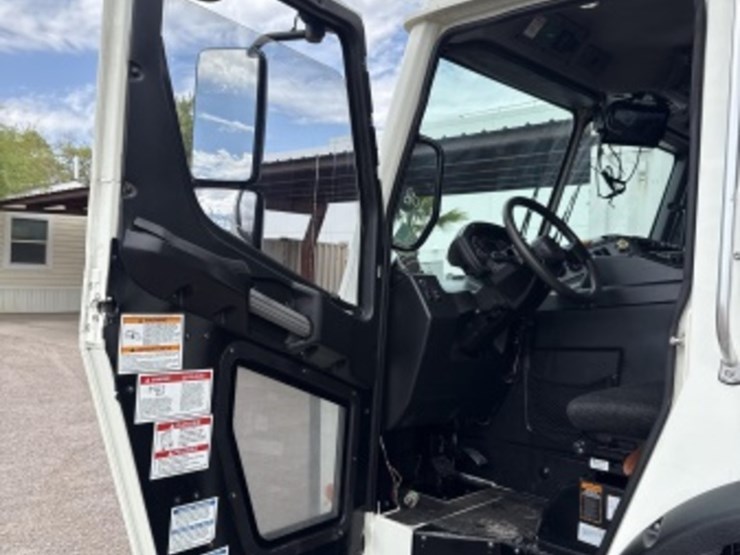 2018-mack-lr-rear-loading-trash-truck-image-41