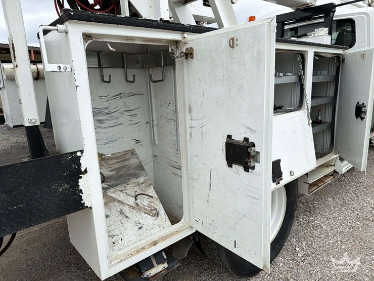 2019-international-durastar-4300-image-32