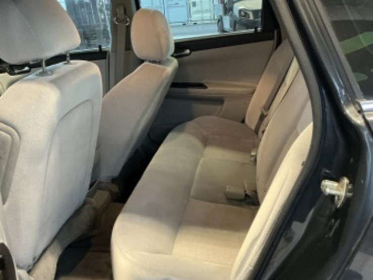2016-chevrolet-impala-limited-sdn-image-23