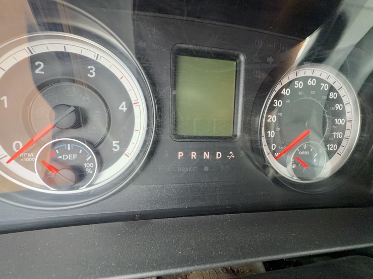 2015-dodge-3500-image-18