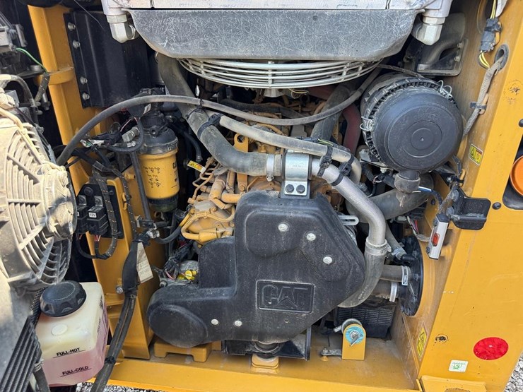 2020-caterpillar-249d3-image-18