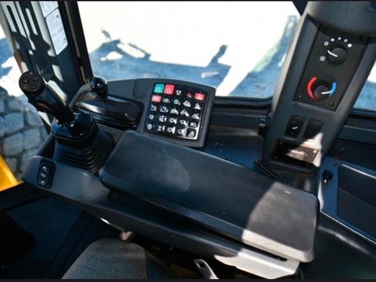 2017-deere-644k-image-13