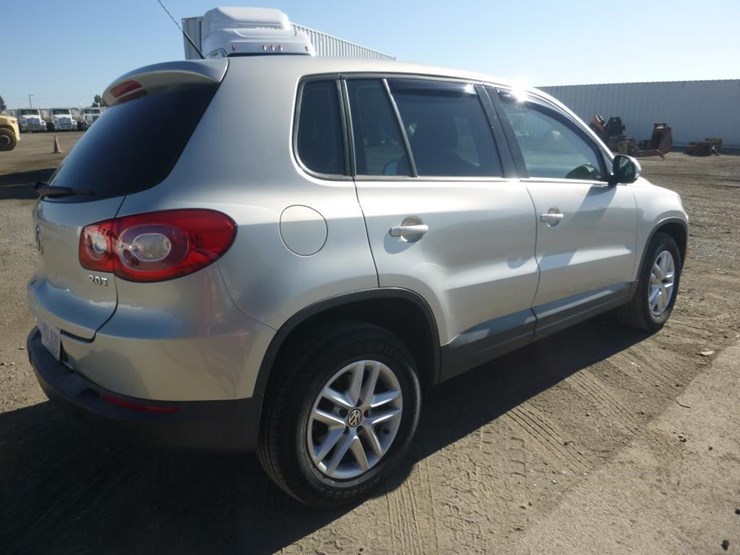 2011-volkswagen-tiguan-image-3