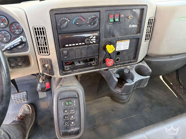 2019-international-durastar-4300-image-32