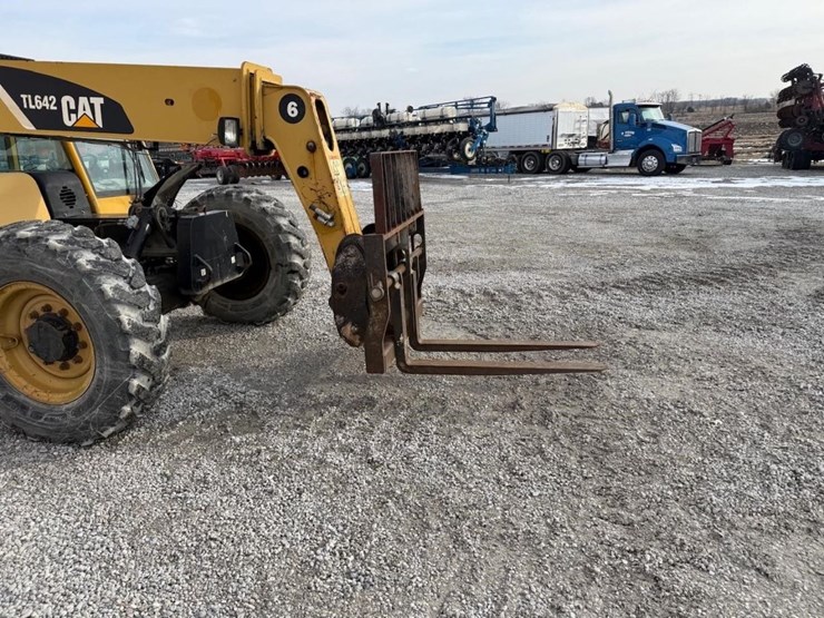 caterpillar-tl642-image-8