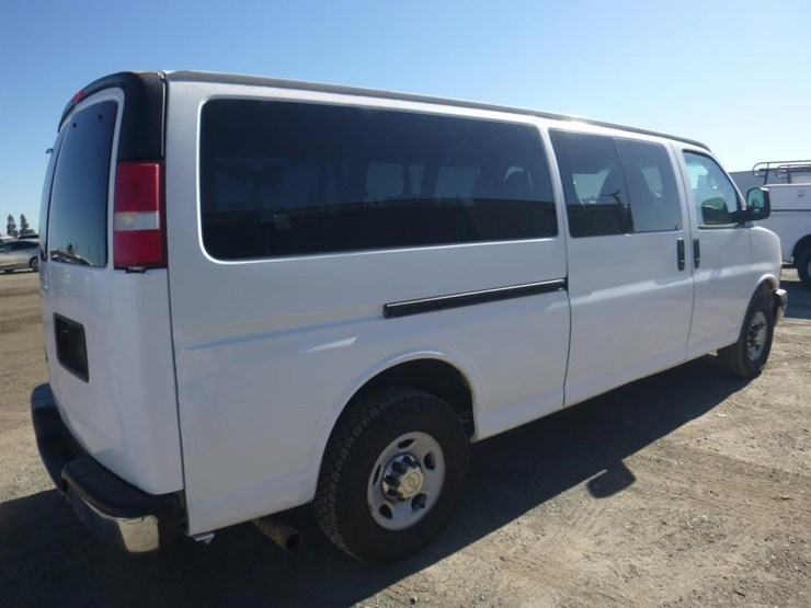 2013-chevrolet-express-3500-image-3