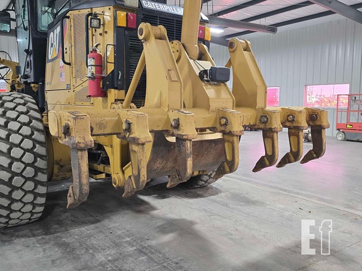 2013-caterpillar-14m-image-11
