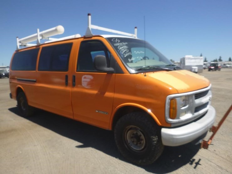 2000-chevrolet-express-3500-image-2