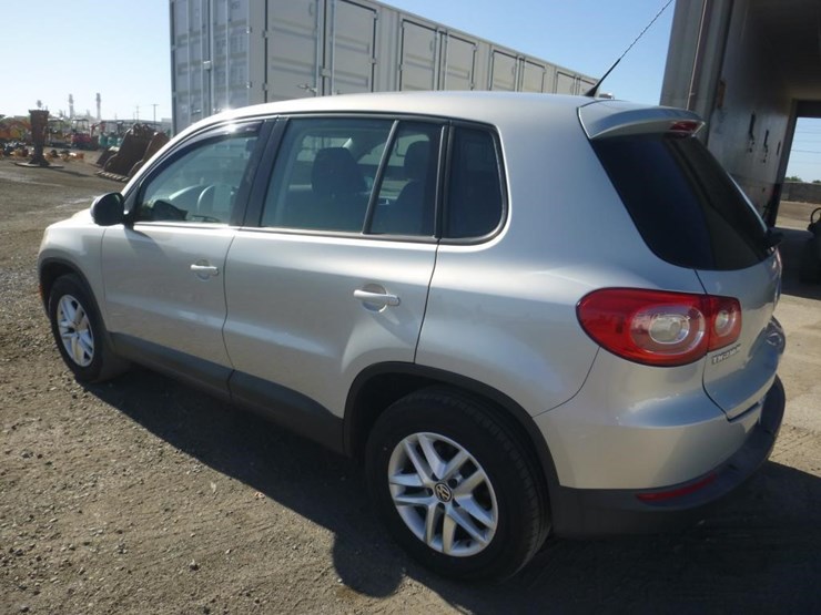2011-volkswagen-tiguan-image-4