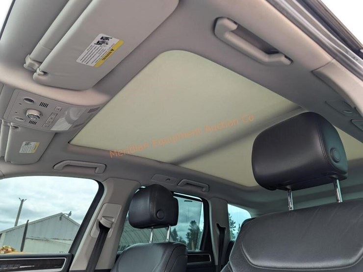 2013-volkswagen-touareg-image-13