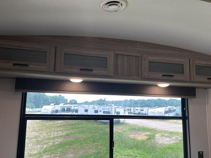 #142-•-2022-keystone-passport-grand-touring-series-2870rl-camper-image-49