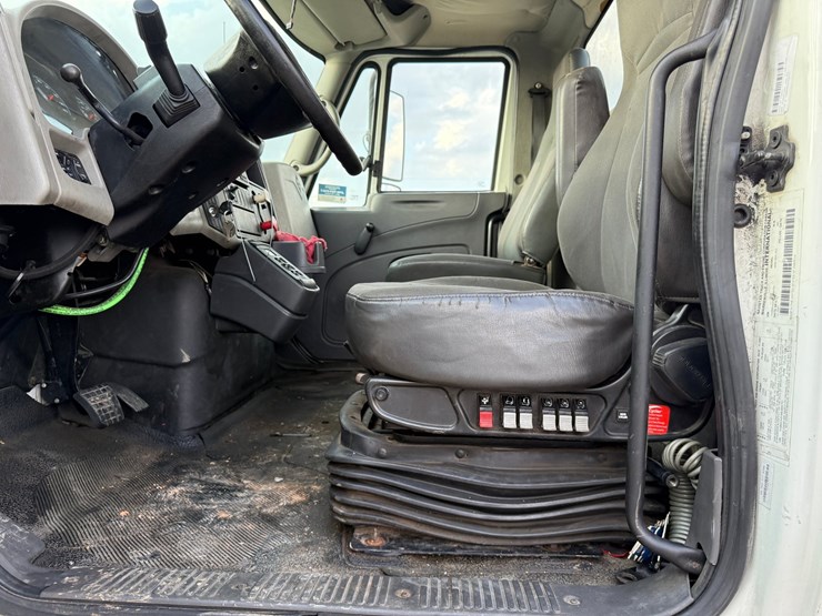 2008-international-durastar-4400-image-41