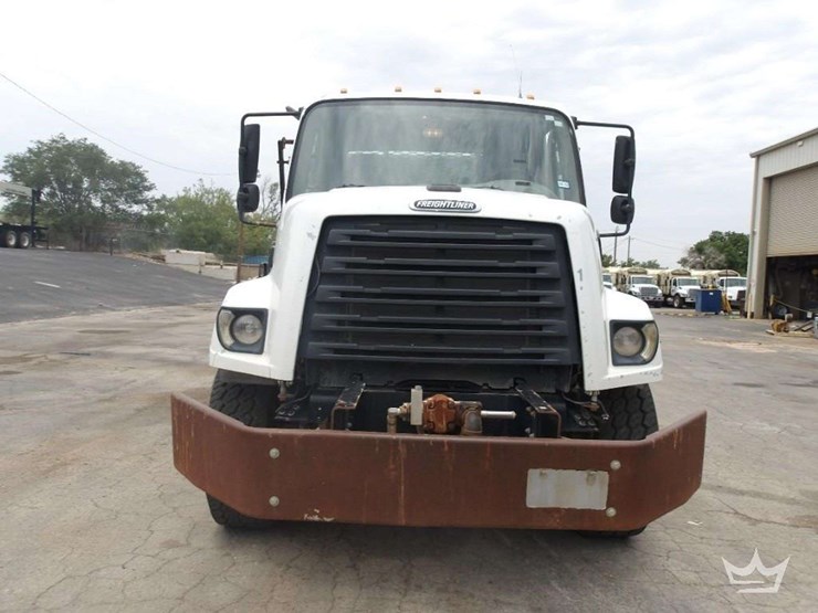 2016-freightliner-108sd-image-7