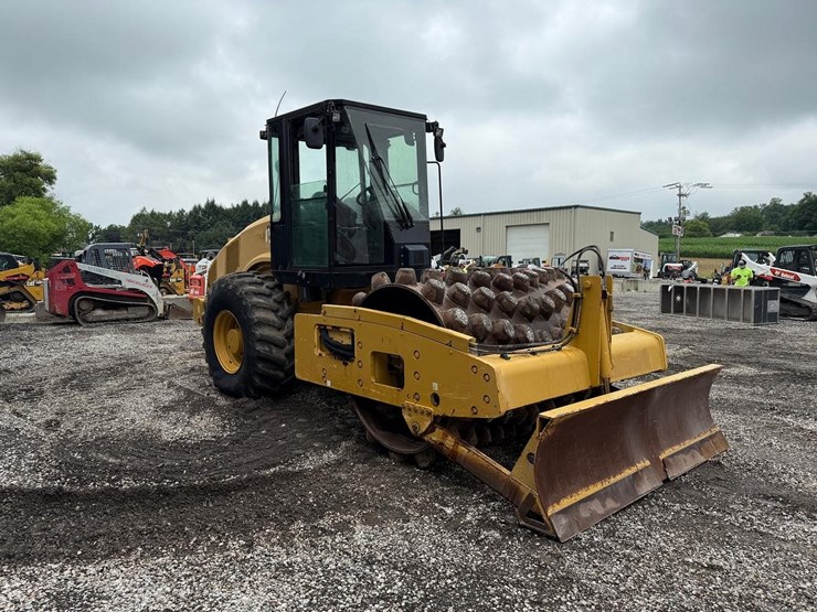 2011-caterpillar-cp56-image-6