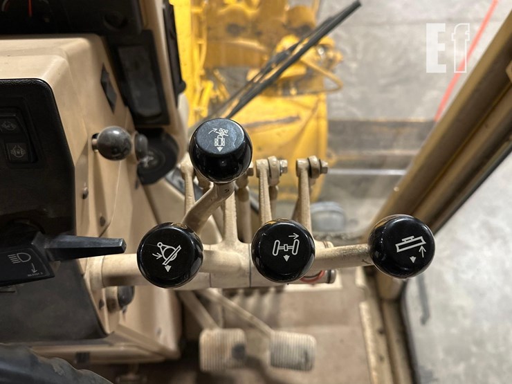 2004-caterpillar-120h-image-19