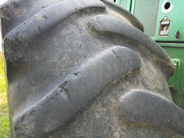 2015-deere-648l-image-24