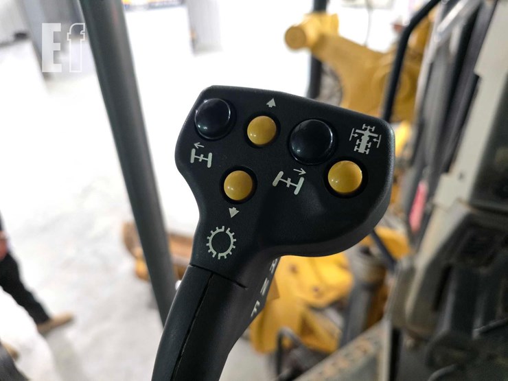2013-caterpillar-14m-image-18