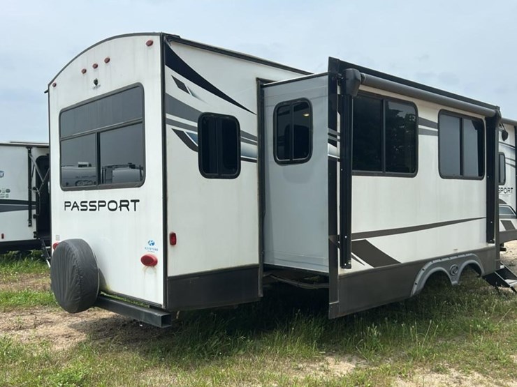 #142-•-2022-keystone-passport-grand-touring-series-2870rl-camper-image-7