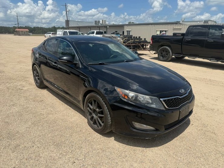 #83572-•-2013-kia-optima-image-2