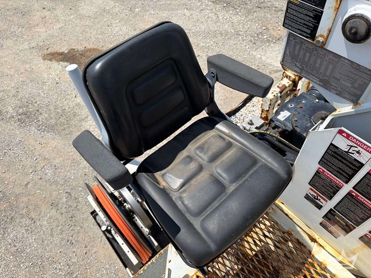 2019-international-durastar-4300-image-11