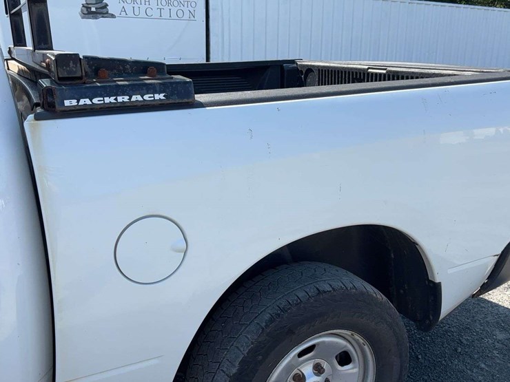 2019-ram-1500-classic-image-28