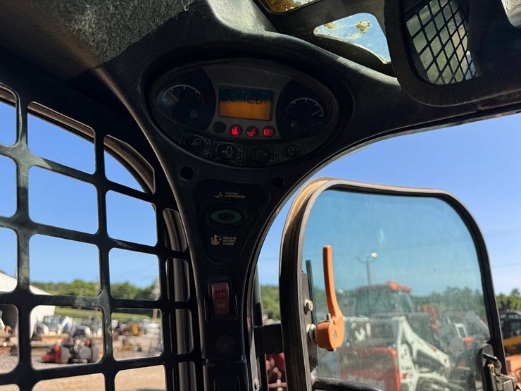 2020-bobcat-t550-image-23