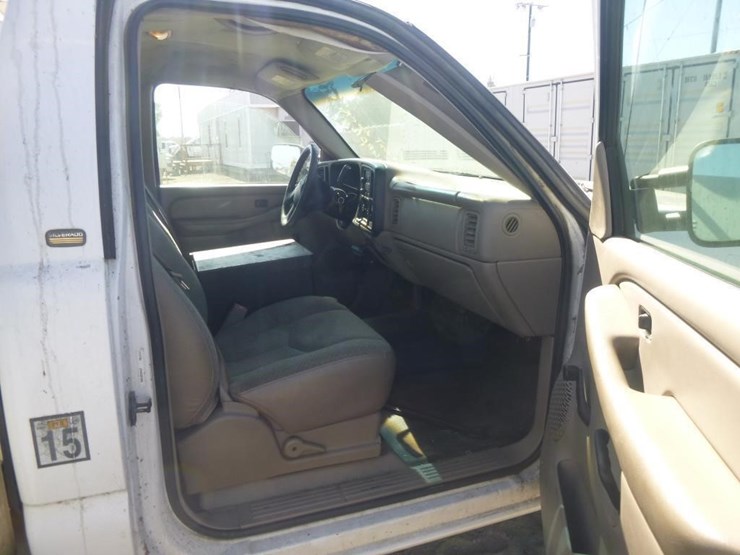 2003-chevrolet-silverado-2500hd-image-17