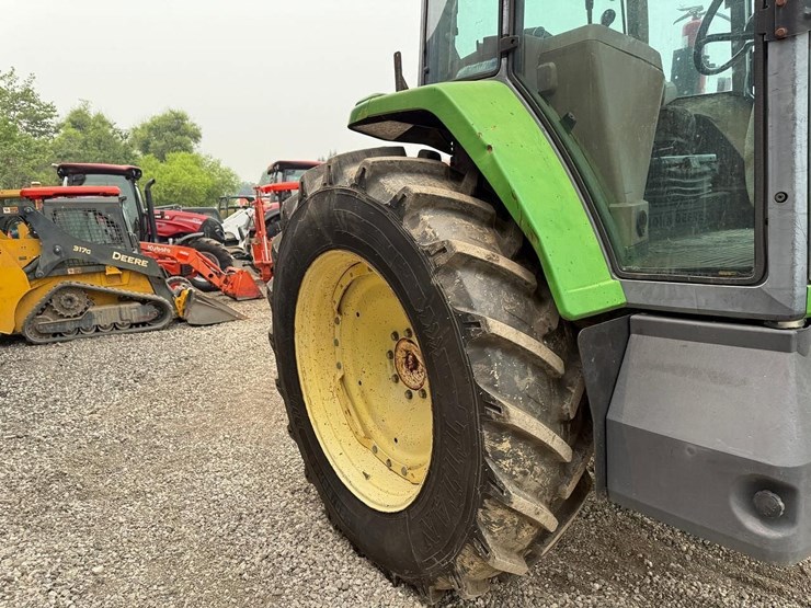 john-deere-7210-image-12