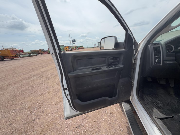 2015-dodge-3500-image-14